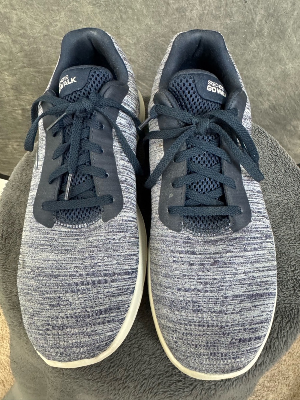 Skechers GOwalk Sneakers | Gray Knit Comfort Shoes | Men’s 11 / Women’s 13 - Picture 3 of 10